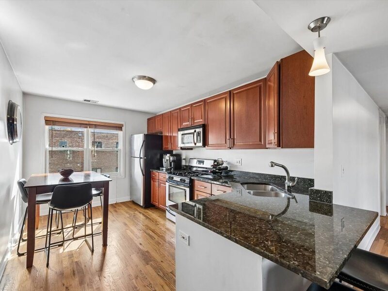 6415 N Damen Avenue Chicago IL 60645