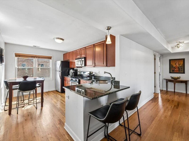 6415 N Damen Avenue Chicago IL 60645