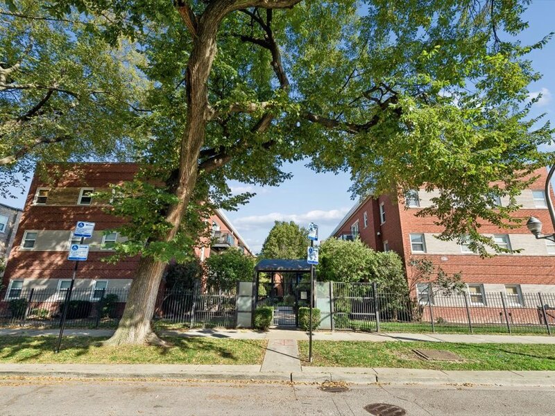 6415 N Damen Avenue Chicago IL 60645