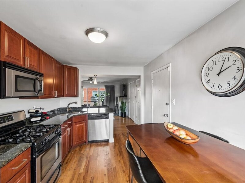 6415 N Damen Avenue Chicago IL 60645
