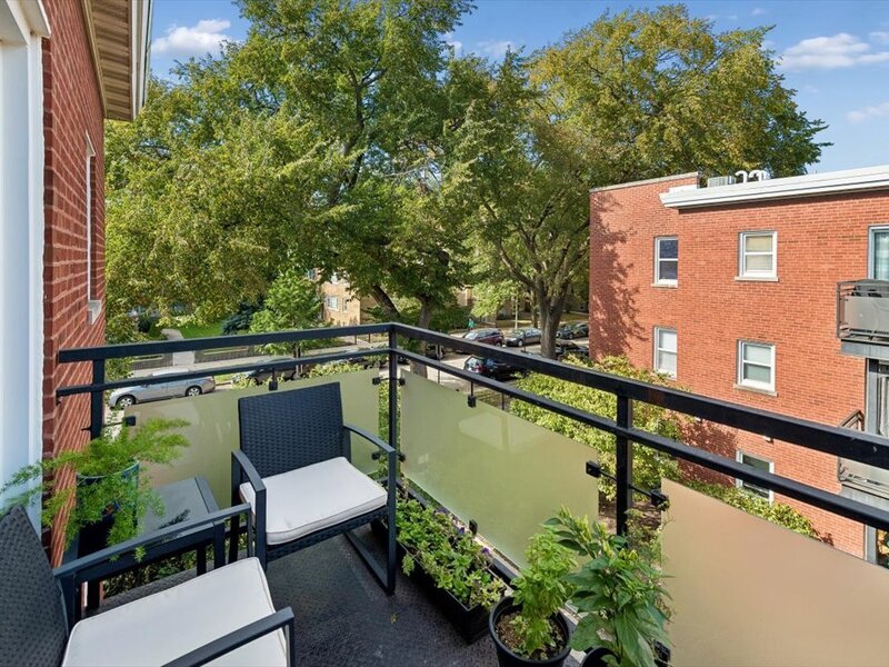 6415 N Damen Avenue Chicago IL 60645