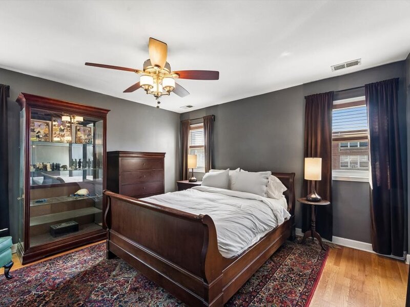 6415 N Damen Avenue Chicago IL 60645