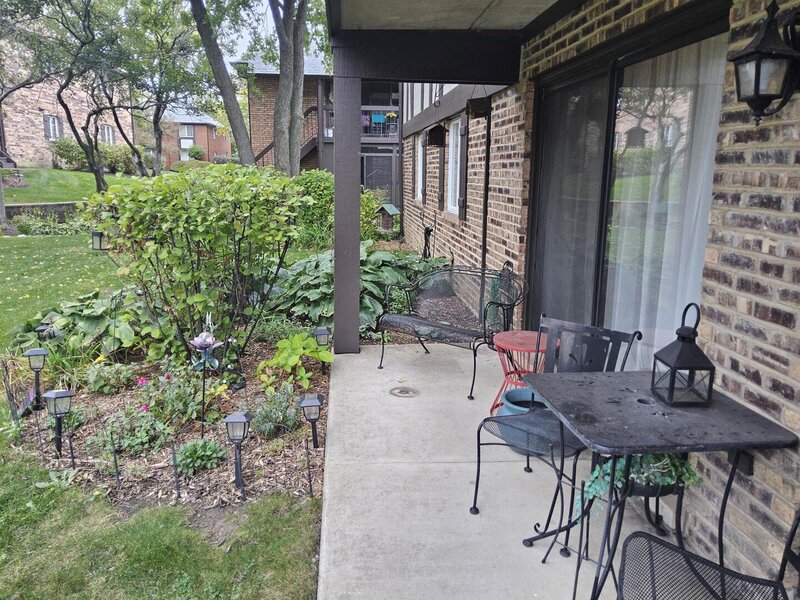6212 N Lakepark Lane Willowbrook IL 60527