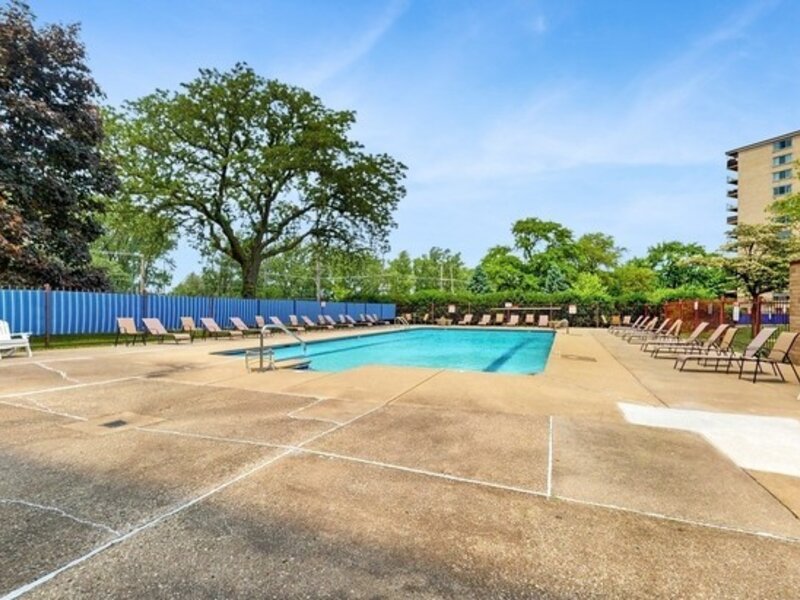 6833 N Kedzie Avenue Chicago IL 60645
