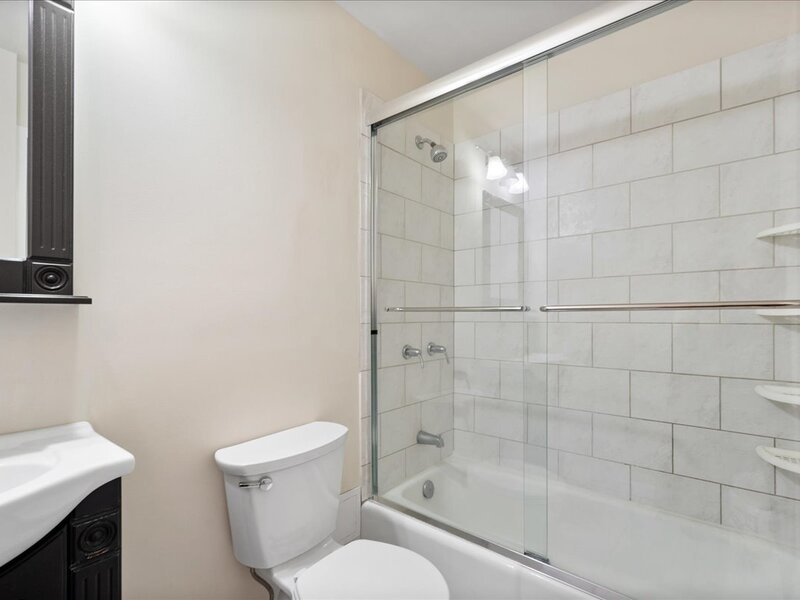 6833 N Kedzie Avenue Chicago IL 60645