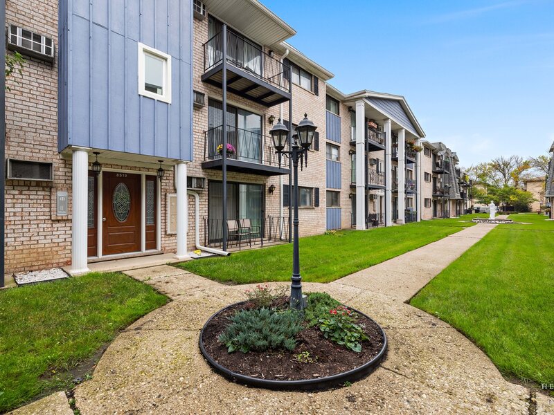 8519 W Catherine Avenue Chicago IL 60656