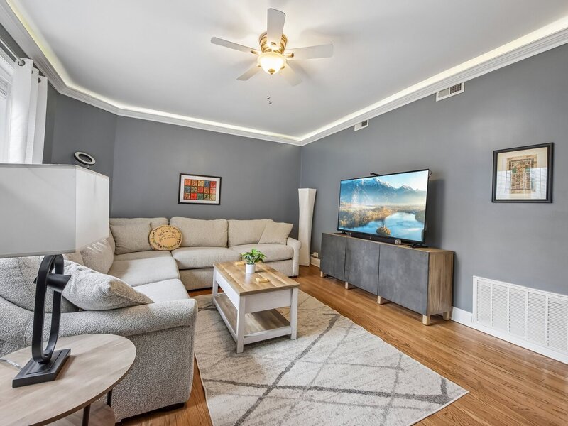 4321 N Drake Avenue Chicago IL 60618