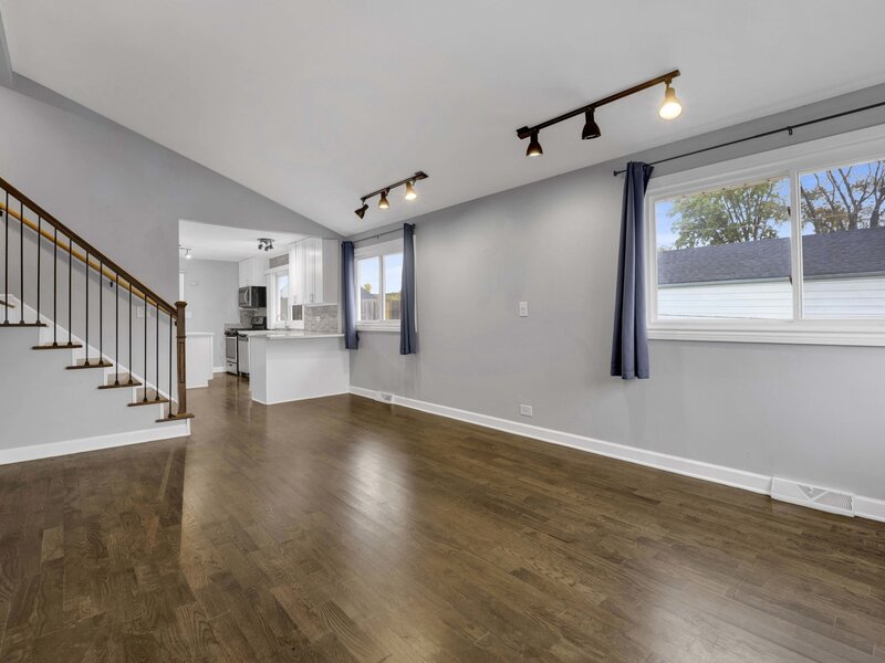 318 E Maple Avenue Roselle IL 60172