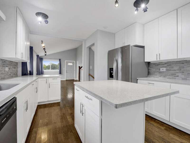 318 E Maple Avenue Roselle IL 60172