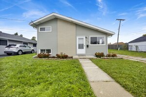 Photo of 318 E Maple Avenue Roselle IL 60172