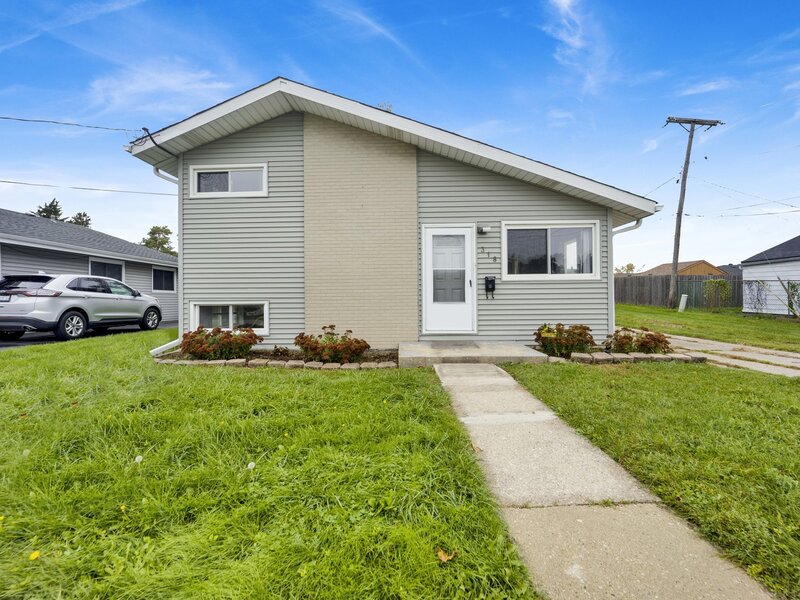 318 E Maple Avenue Roselle IL 60172