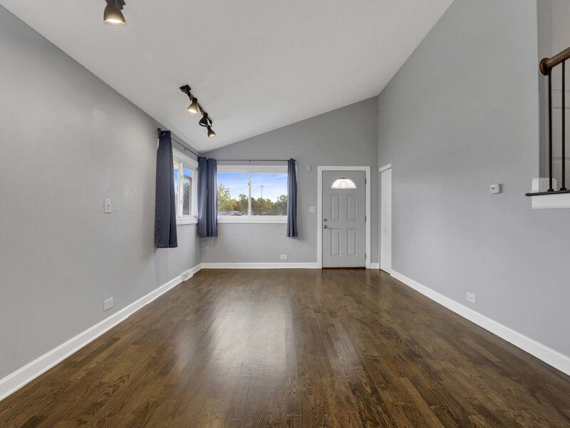318 E Maple Avenue Roselle IL 60172