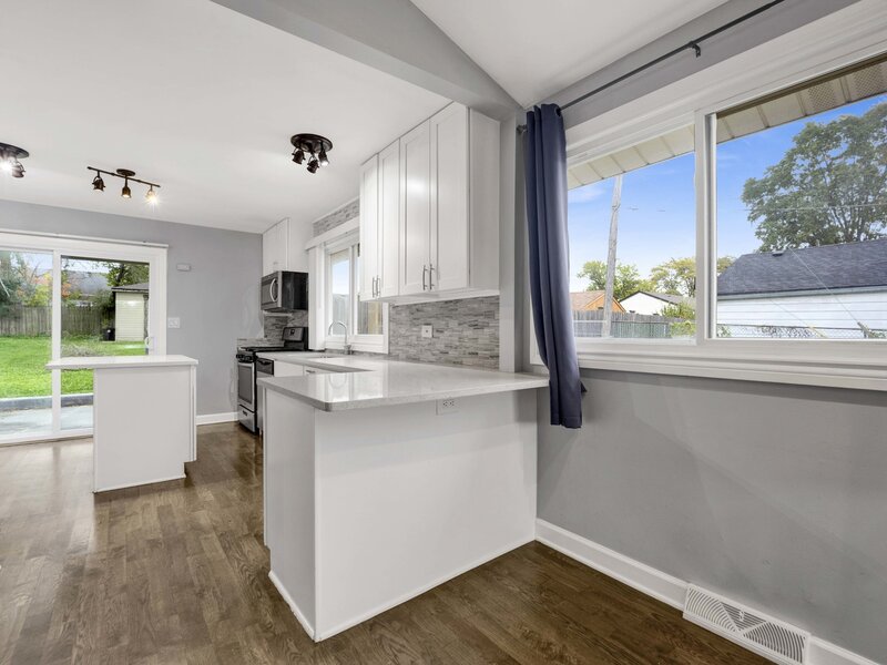 318 E Maple Avenue Roselle IL 60172