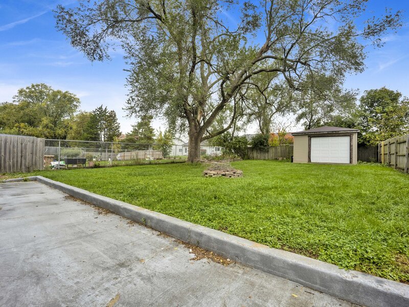 318 E Maple Avenue Roselle IL 60172