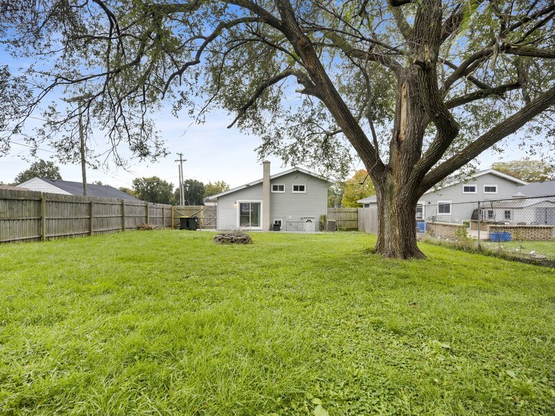 318 E Maple Avenue Roselle IL 60172