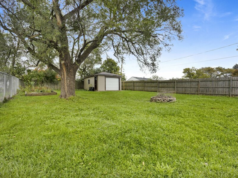 318 E Maple Avenue Roselle IL 60172