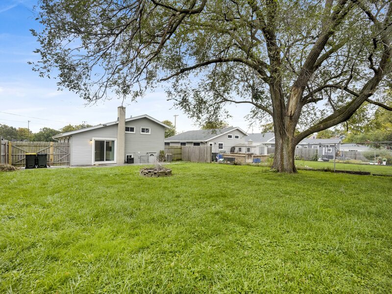 318 E Maple Avenue Roselle IL 60172