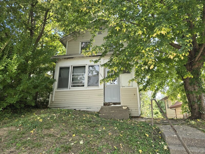 1307 Leclaire Street Davenport IA 52803