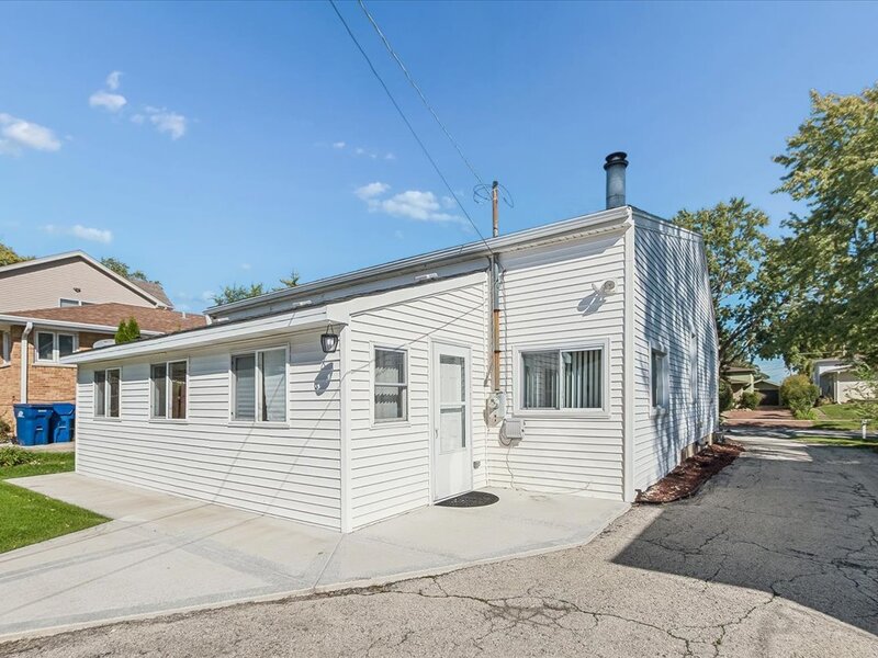 9342 S 81st Court Hickory Hills IL 60457