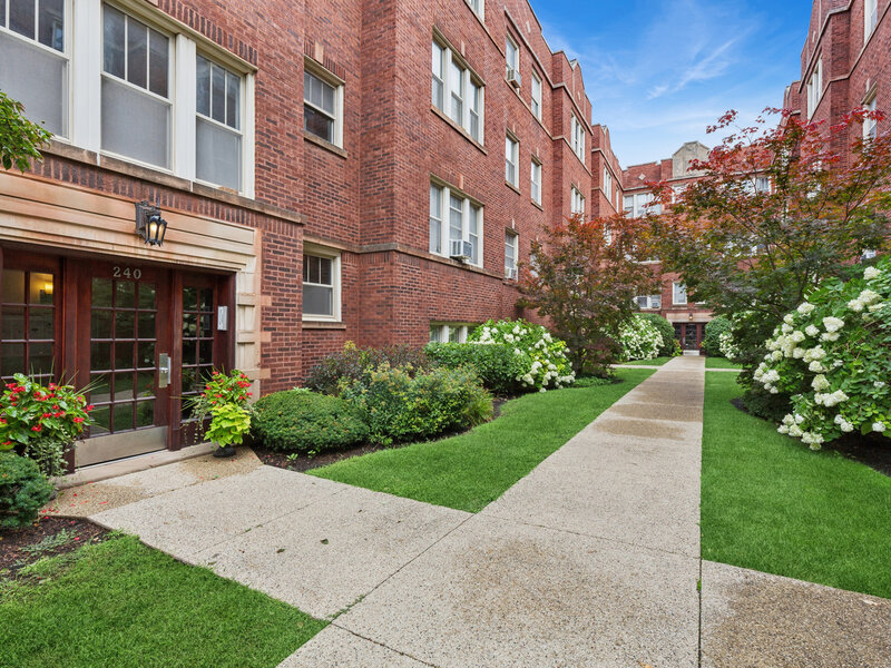 240 S Maple Avenue Oak Park IL 60302
