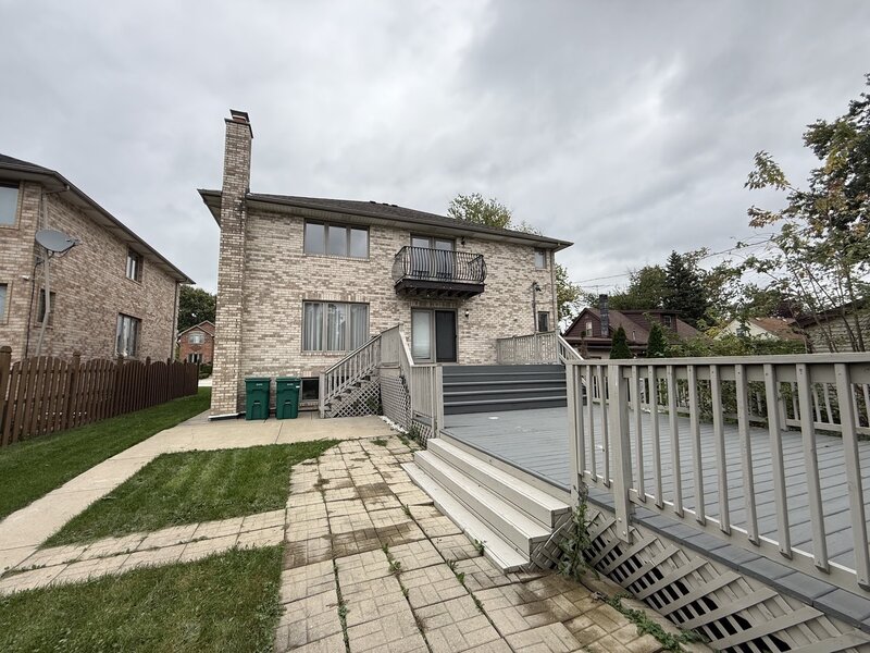 8516 Moody Avenue Burbank IL 60459
