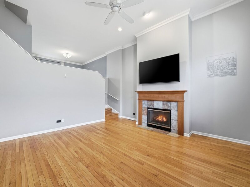 3645 W Cornelia Avenue Chicago IL 60618