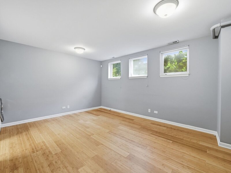 3645 W Cornelia Avenue Chicago IL 60618
