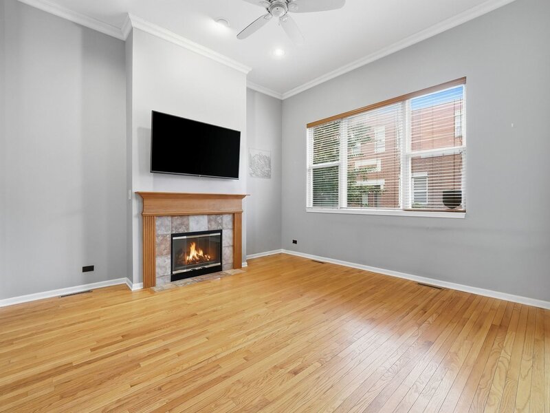 3645 W Cornelia Avenue Chicago IL 60618