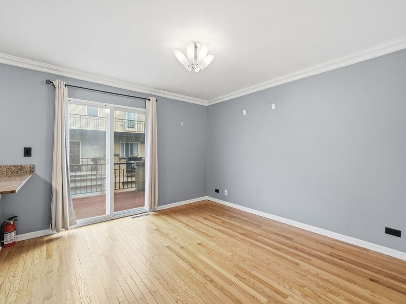 3645 W Cornelia Avenue Chicago IL 60618