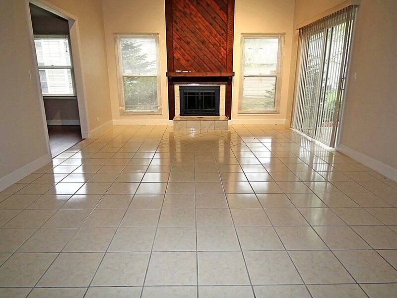 899 Colony Lake Drive Schaumburg IL 60194