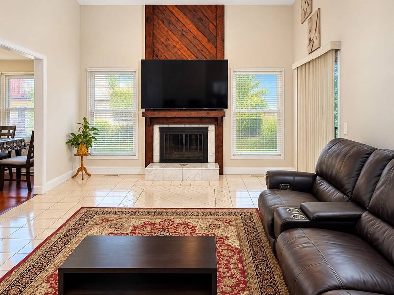 899 Colony Lake Drive Schaumburg IL 60194