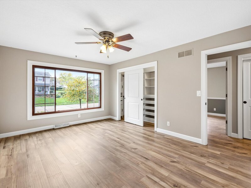 714 W Iowa Street Eldridge IA 52748