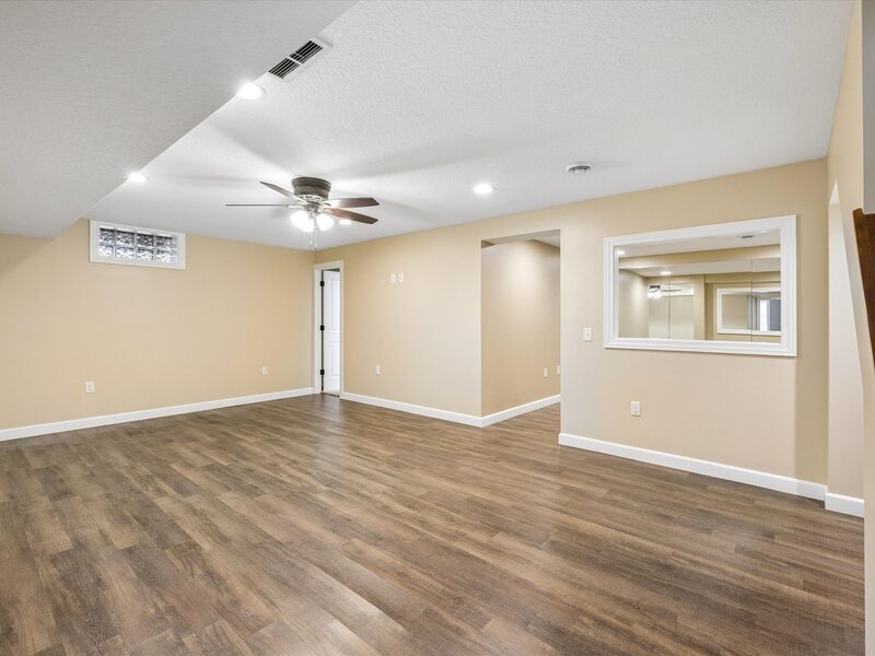 714 W Iowa Street Eldridge IA 52748