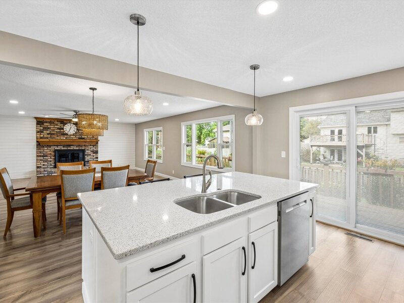 714 W Iowa Street Eldridge IA 52748
