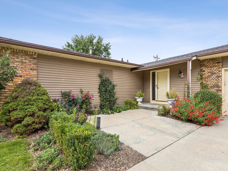 714 W Iowa Street Eldridge IA 52748