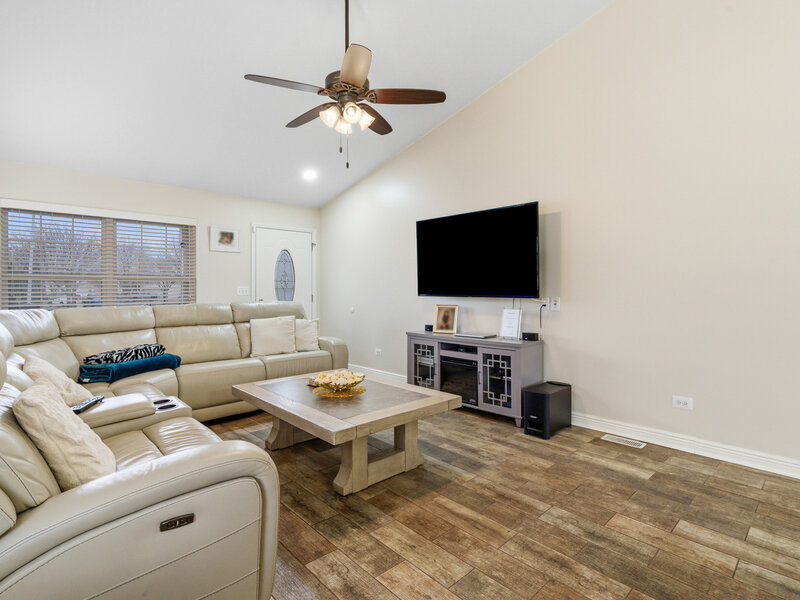 1594 Arborwood Circle Romeoville IL 60446