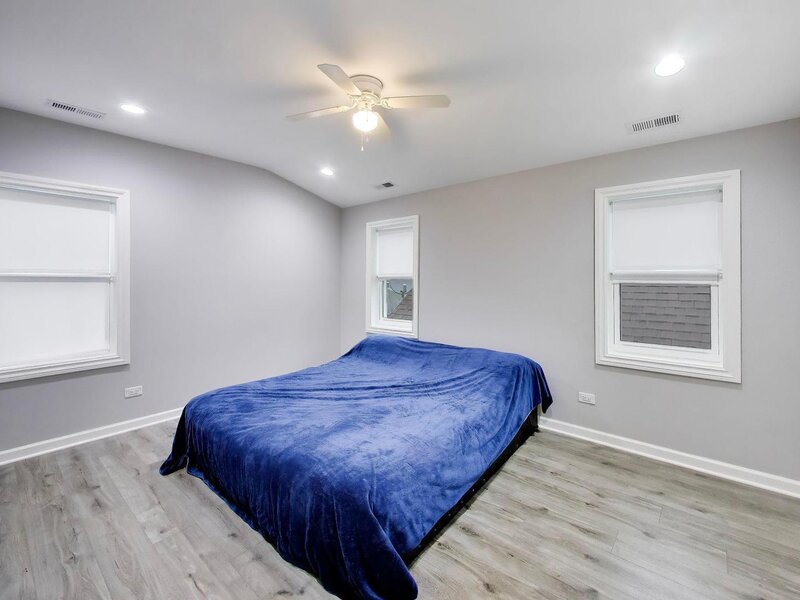 5012 N Tripp Avenue Chicago IL 60630