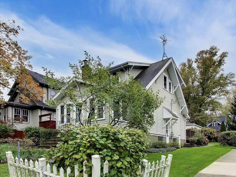 1003 Ash Street St. Charles IL 60174