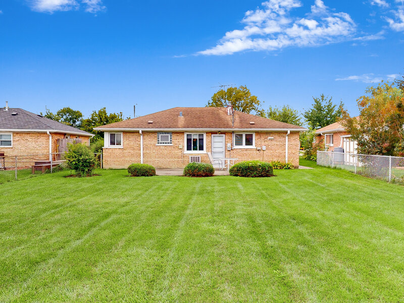1161 W Grant Drive Des Plaines IL 60016