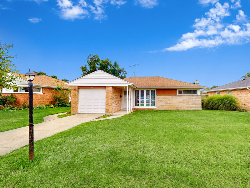1161 W Grant Drive Des Plaines IL 60016