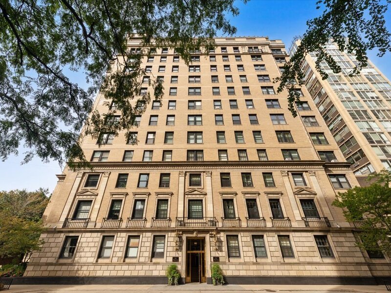 3100 N Sheridan Road Chicago IL 60657