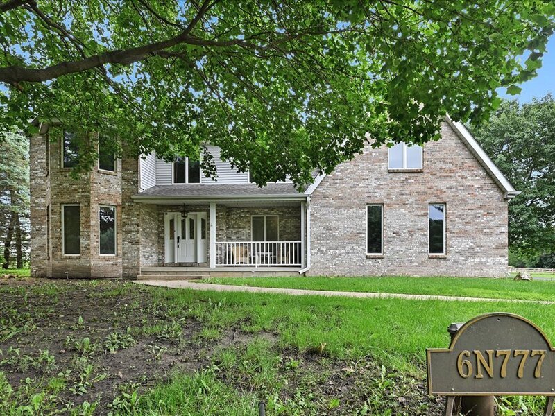 6 Palomino Drive St. Charles IL 60175