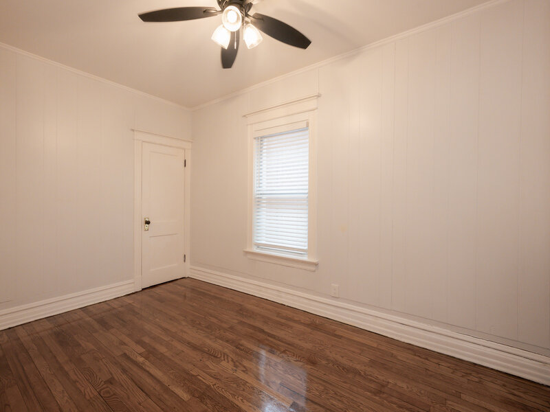 7653 S Saint Lawrence Avenue Chicago IL 60619