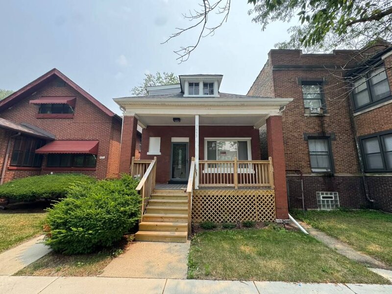 7653 S Saint Lawrence Avenue Chicago IL 60619