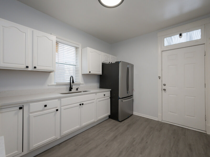 7653 S Saint Lawrence Avenue Chicago IL 60619