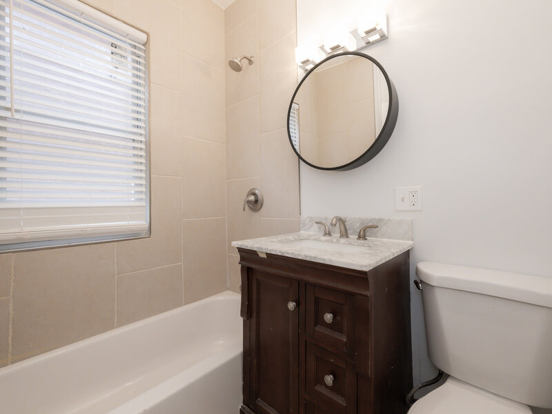 7653 S Saint Lawrence Avenue Chicago IL 60619
