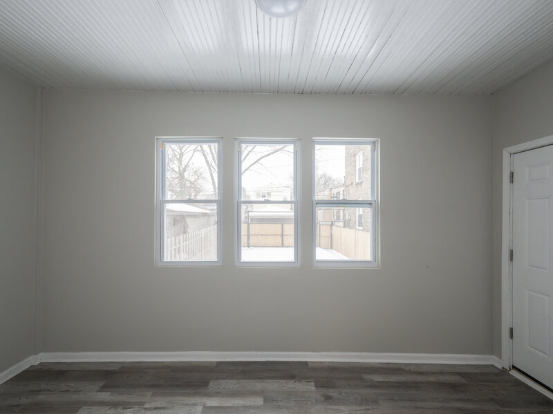7653 S Saint Lawrence Avenue Chicago IL 60619