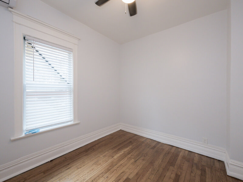 7653 S Saint Lawrence Avenue Chicago IL 60619
