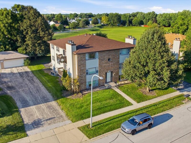 1056 Manchester Court South Elgin IL 60177