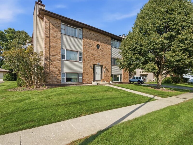 1056 Manchester Court South Elgin IL 60177